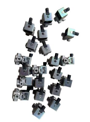 ISUZU FVR34 6HK1 6HK1T ISUZU 부품용 일본 트럭 부품 마그네틱 밸브 1-82563602-0